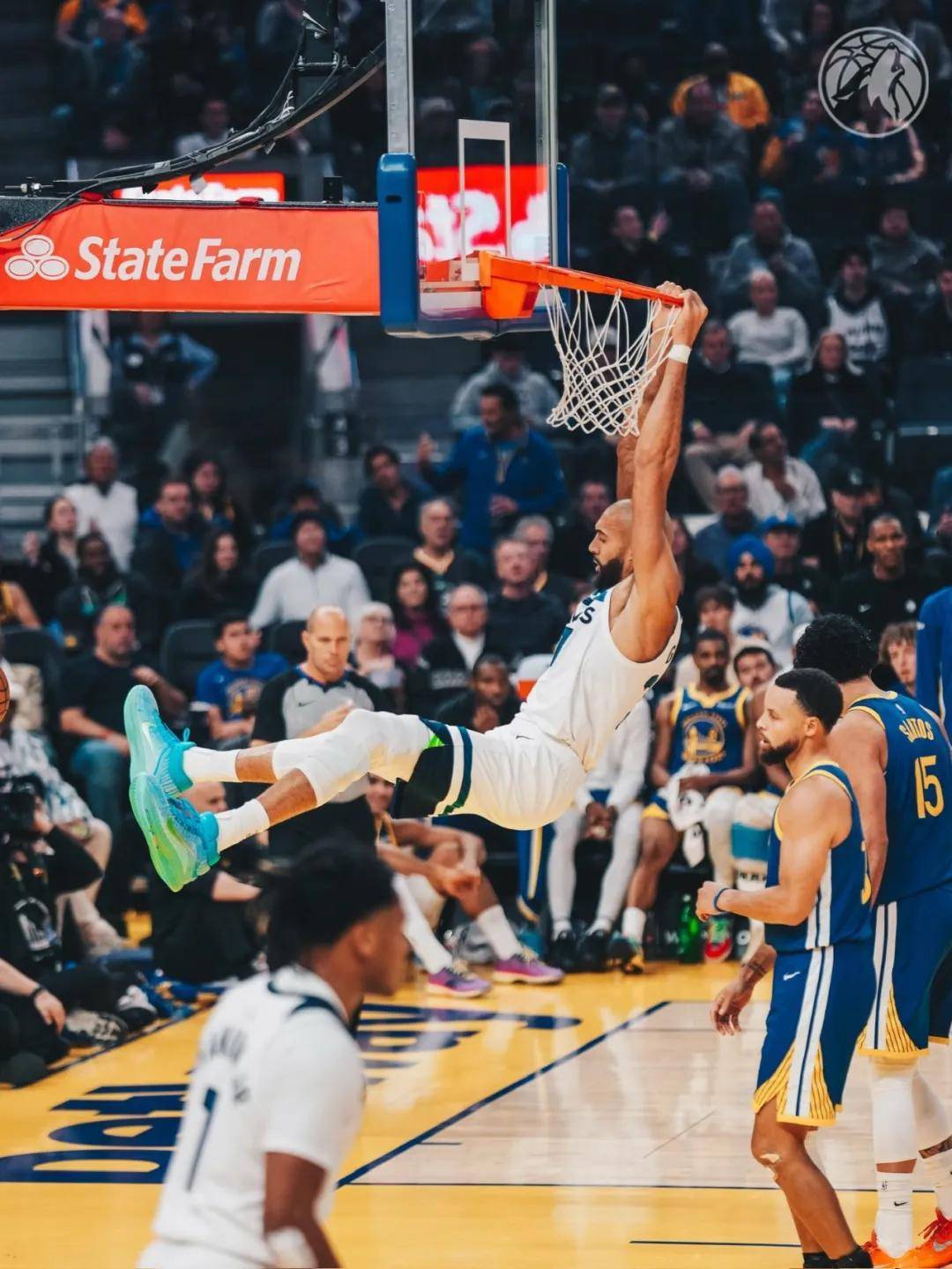 db电竞游戏官网-关键时刻上海久事调整名单以备欧联；篮板制胜环节打磨；话题不断；轮换策略成焦点