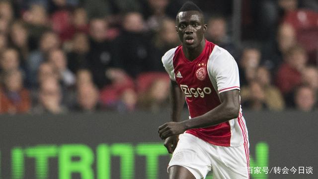 db体育官网-阿贾克斯迎英超关键赛，今夜完成体检，管理层满意，更衣室氛围转暖