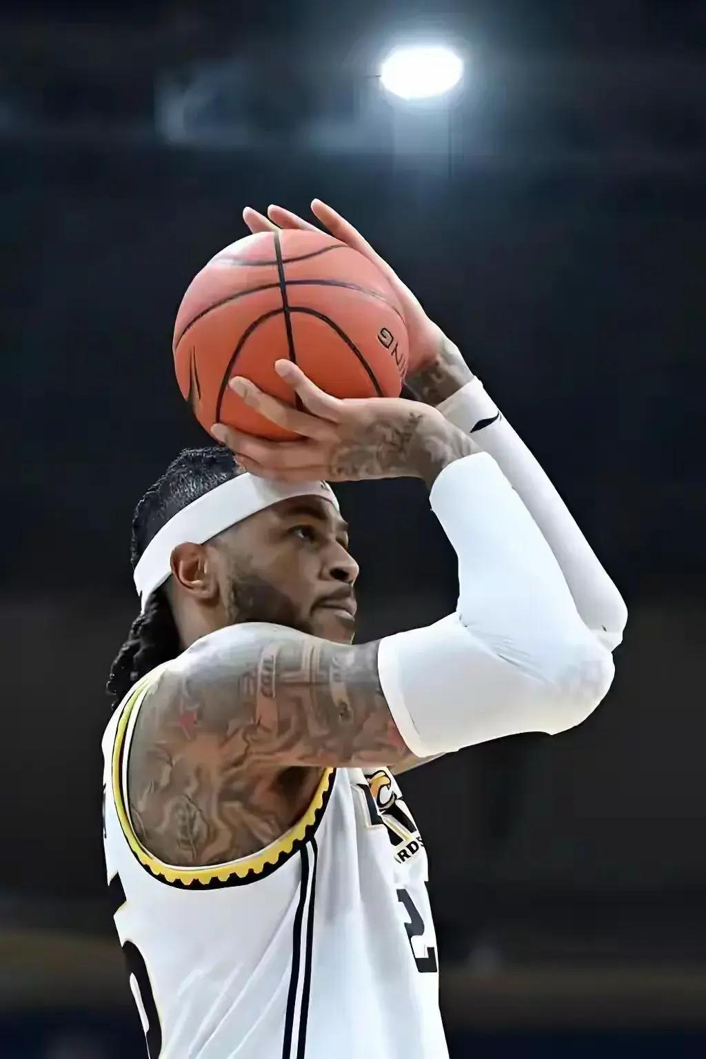 db体育官网-窗口期辽宁本钢备战CBA季后赛；战术微调细节曝光；压力陡增；赛季目标并未改变